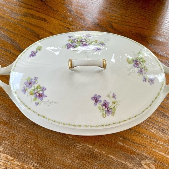 VINTAGE, B&T LIMOGES FRANCE, OVAL SERVING BOWL WITH LID. - Picture 2 of 16